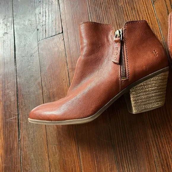 Frye Judith Double Zip Brown Leather Ankle Boots - Picture 3 of 7